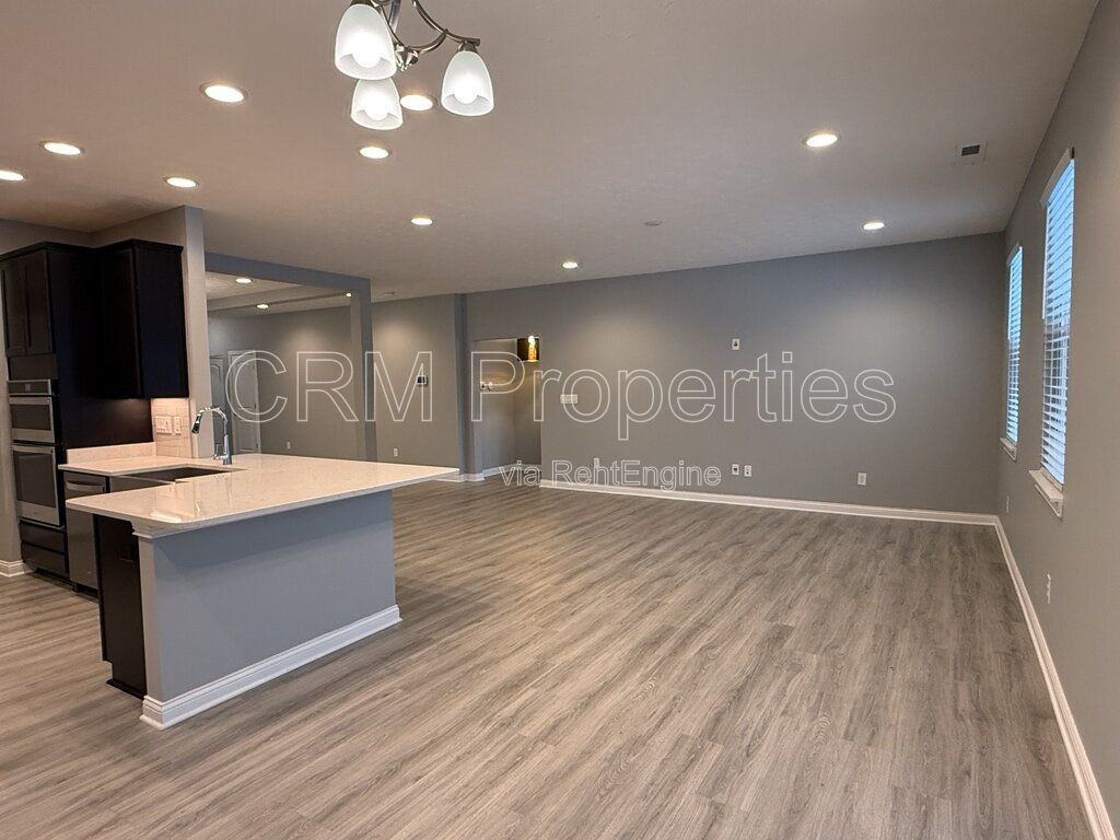 6336 Filly Cir - Photo 3 of 31