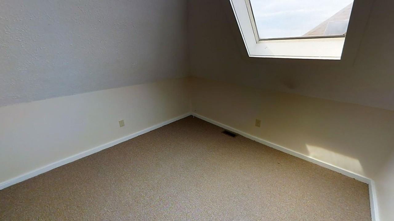 1375 Indianola Ave - Photo 6 of 11