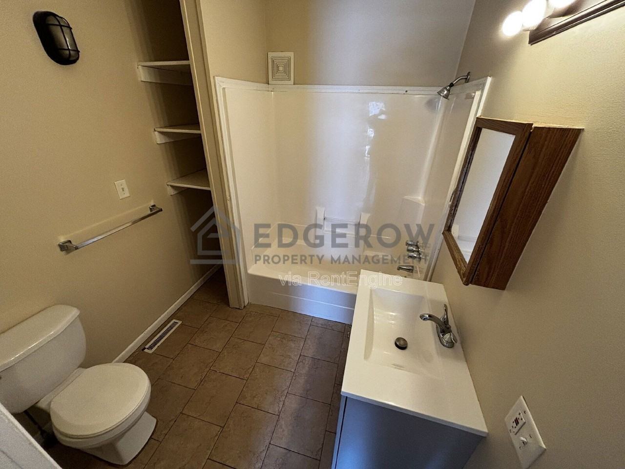 737 6th St Nw #1 - Photo 7 of 9