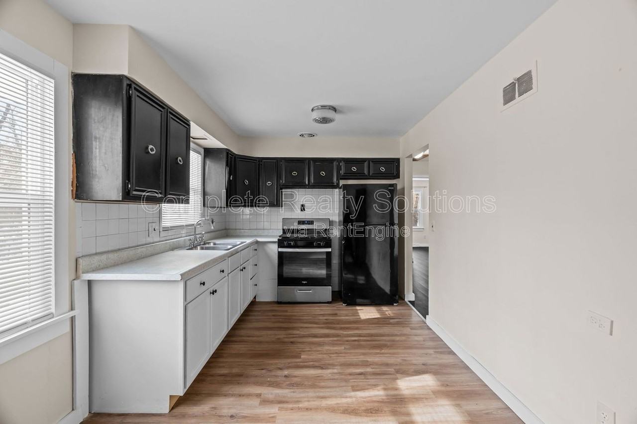 7486 Castro Dr - Photo 3 of 29