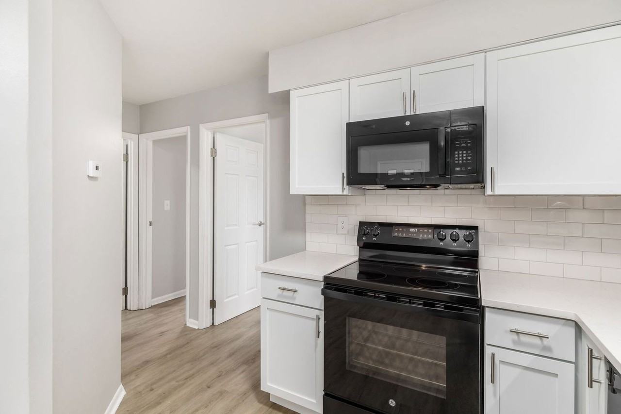 639 Riverview Dr #4 - Photo 5 of 21