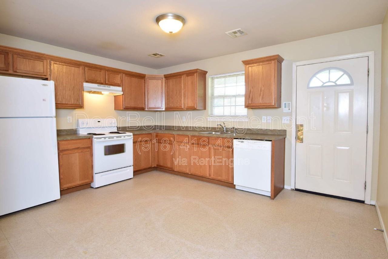 6023 S Madison Pl - Photo 4 of 14