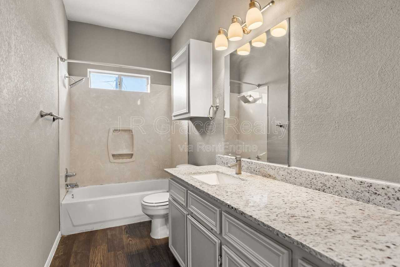 1521 Bagby Ave #I - Photo 5 of 21