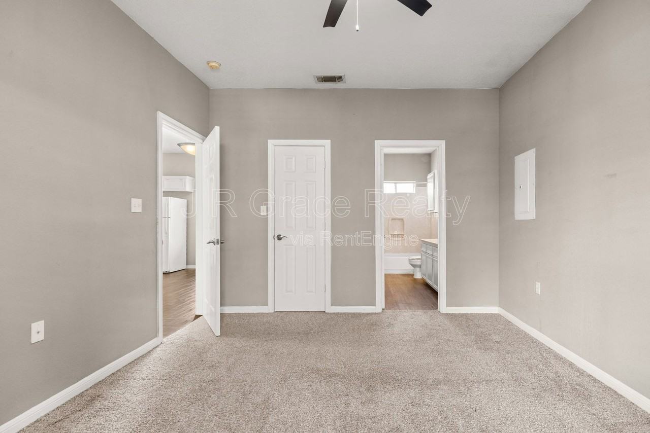 1521 Bagby Ave #I - Photo 6 of 21