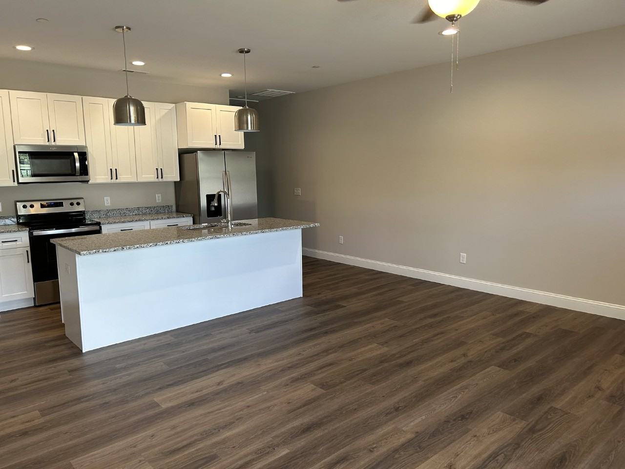 212 Cypress Rdg - Photo 3 of 10