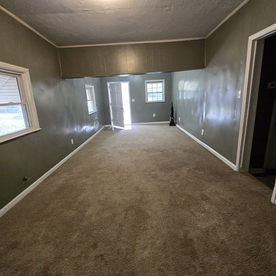 4145 Forest Ave W - Photo 3 of 11