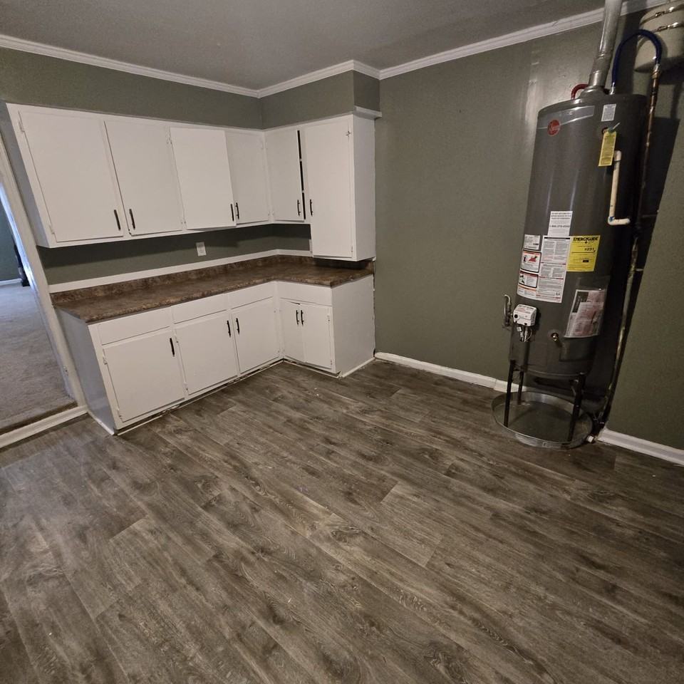 4145 Forest Ave W - Photo 5 of 11