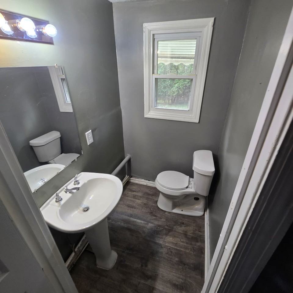 4145 Forest Ave W - Photo 6 of 11