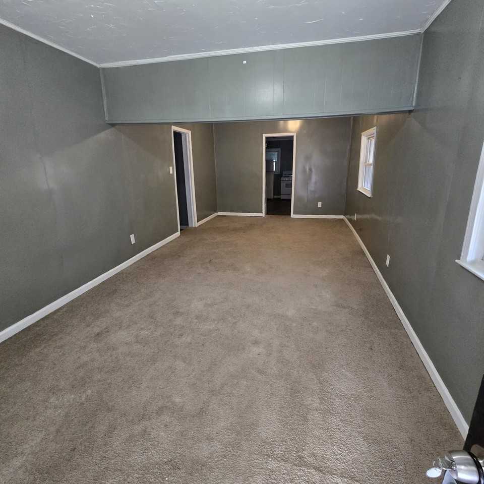 4145 Forest Ave W - Photo 7 of 11