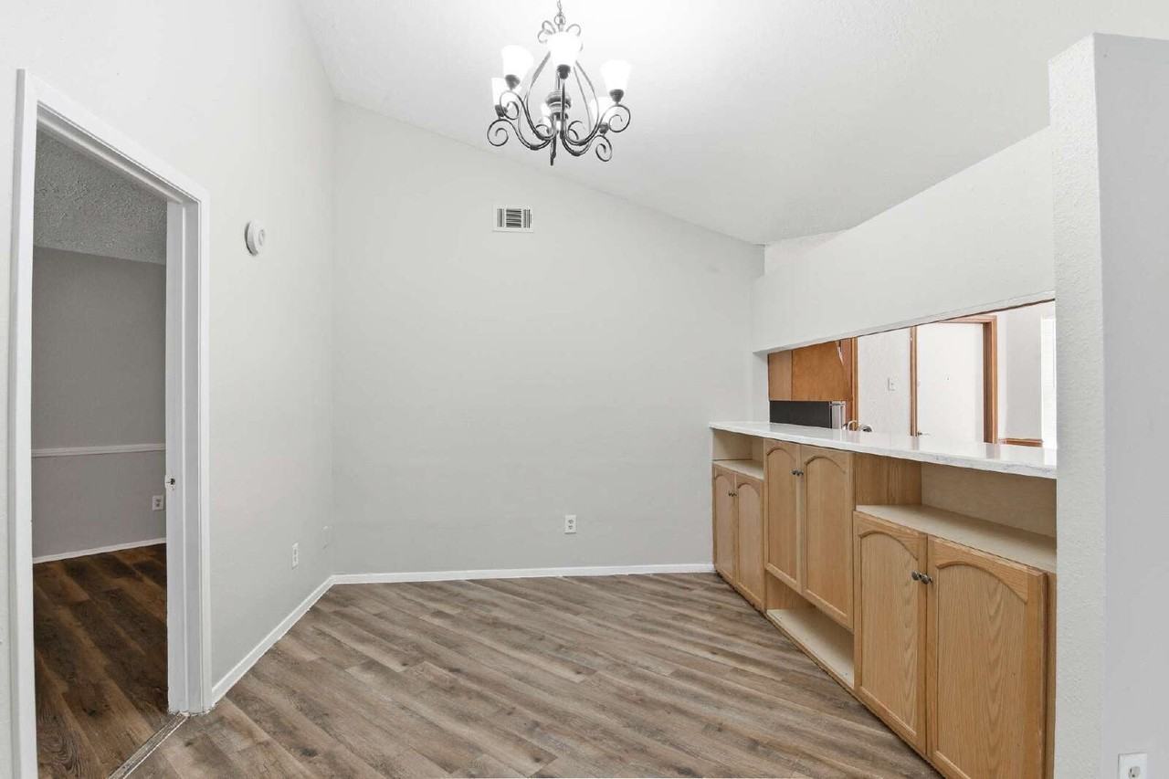 6519 Bridgegate Dr - Photo 4 of 23