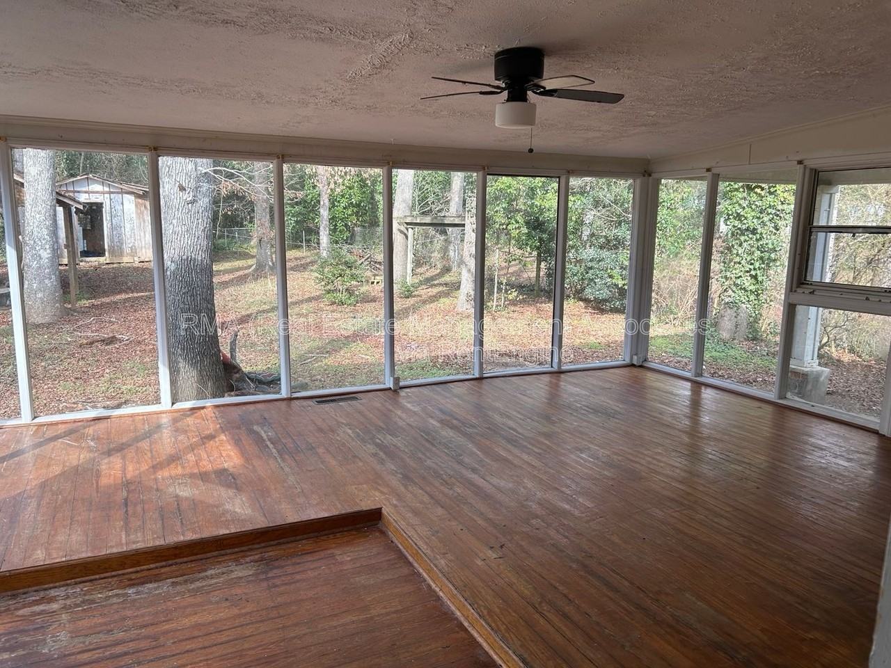 1313 Oakdale Dr - Photo 3 of 10