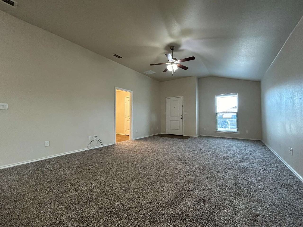 13814 Uvalde Ave - Photo 2 of 9