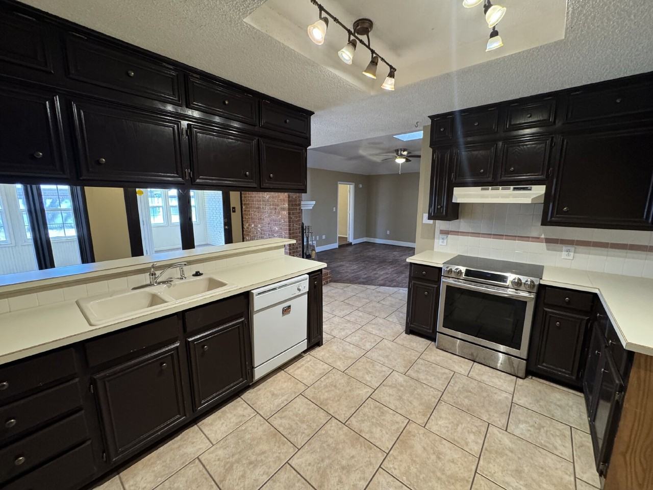 5813 74th St - Photo 4 of 13