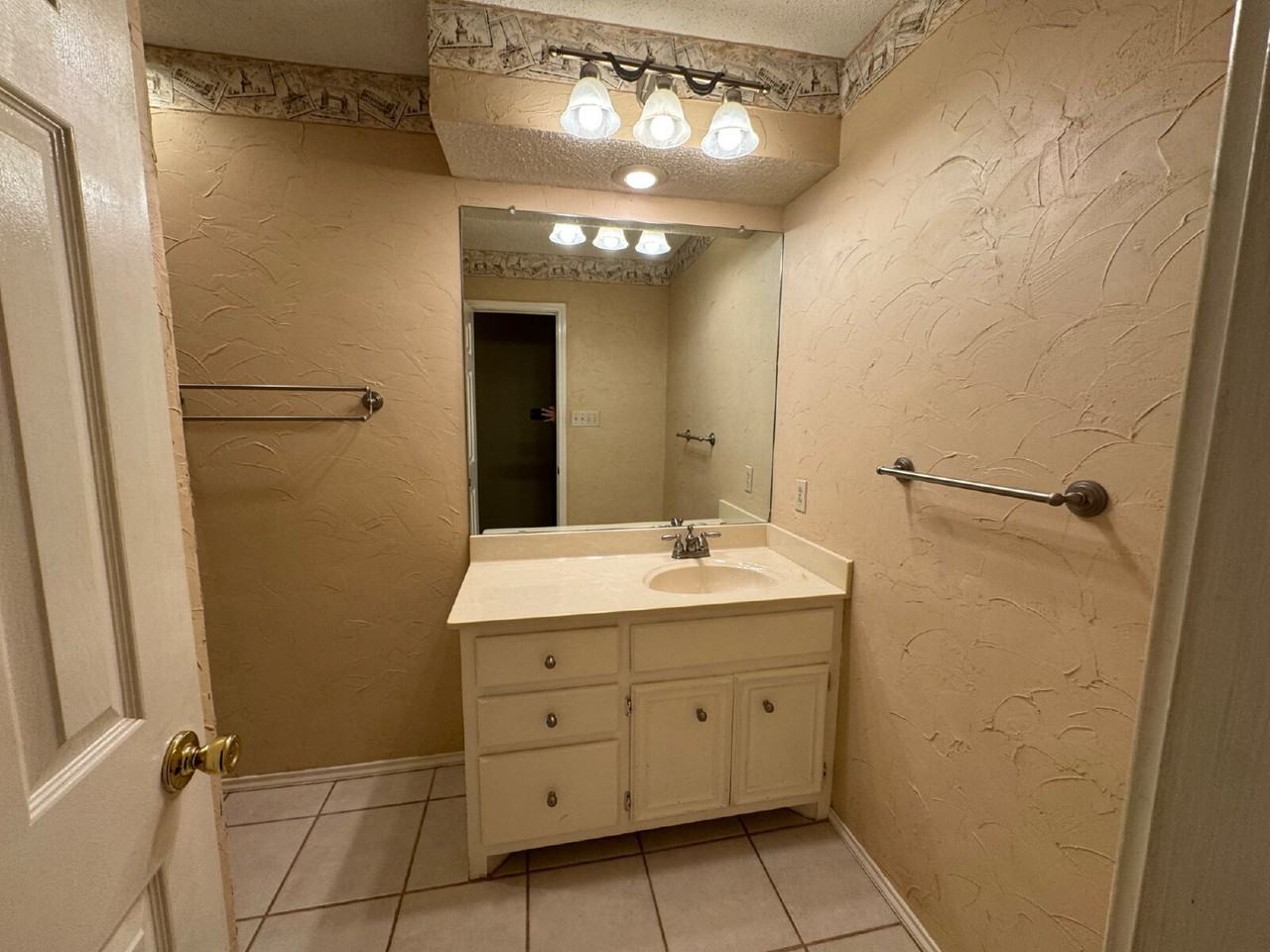 5813 74th St - Photo 6 of 13