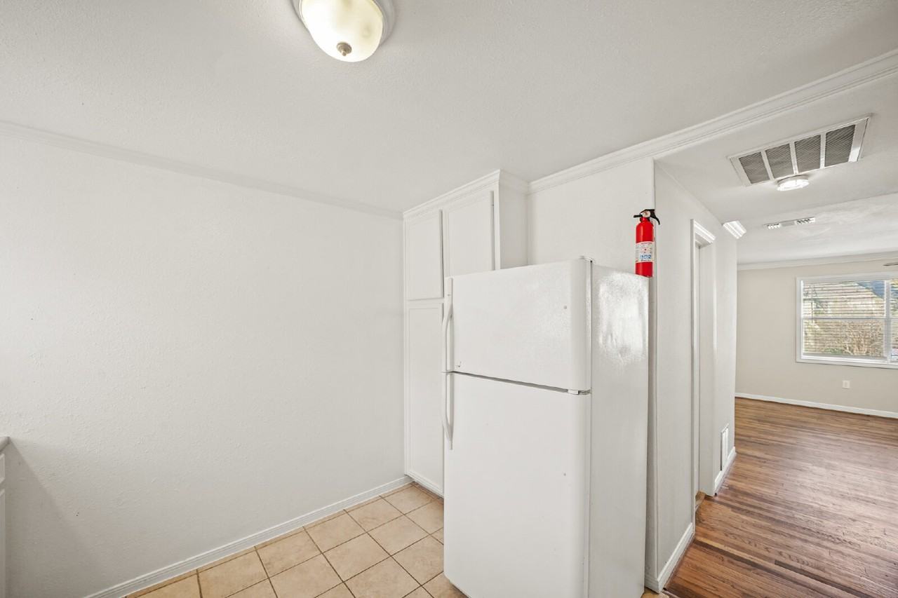 1539 Hawthorne St #3 - Photo 7 of 11