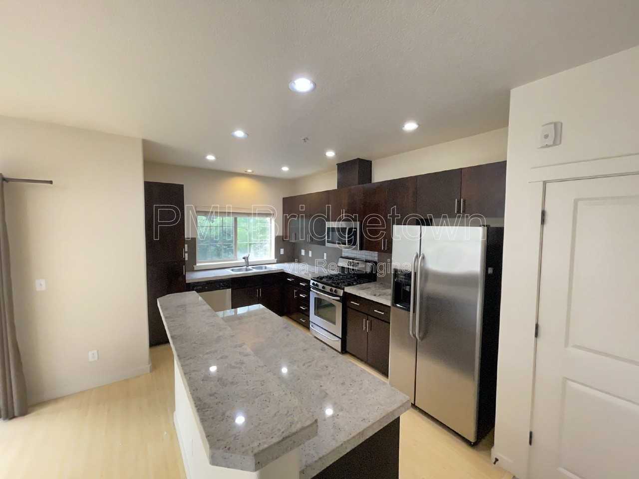 659 Ne Adwick Dr - Photo 3 of 21