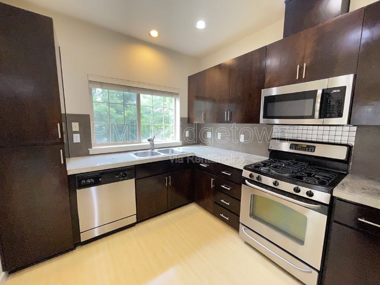 659 Ne Adwick Dr - Photo 4 of 21