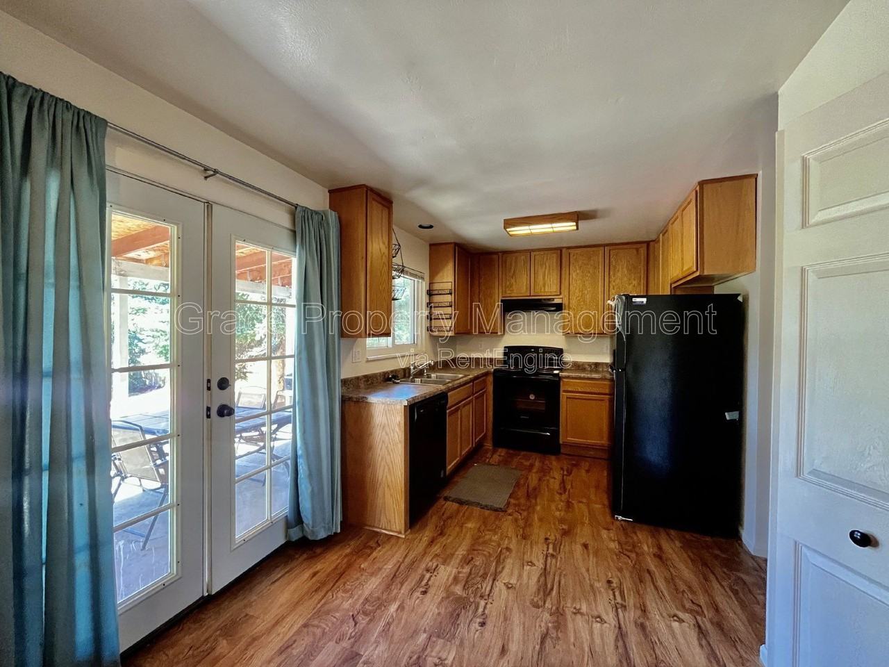 2582 Ridge Dr - Photo 6 of 17