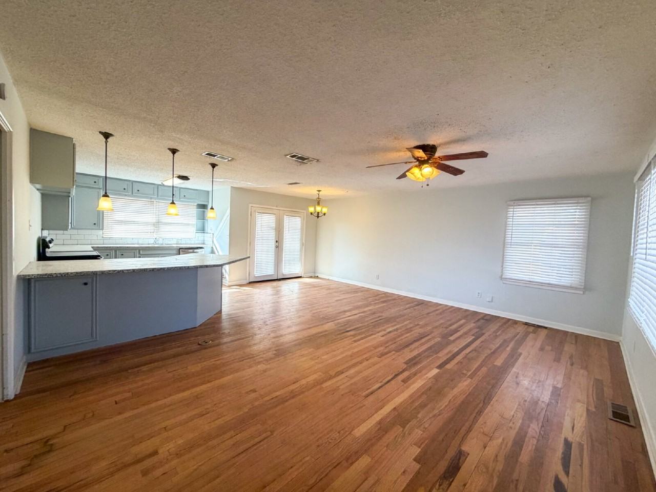 3415 35th St - Photo 4 of 11