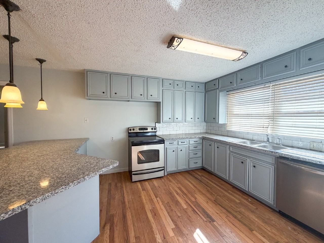 3415 35th St - Photo 5 of 11