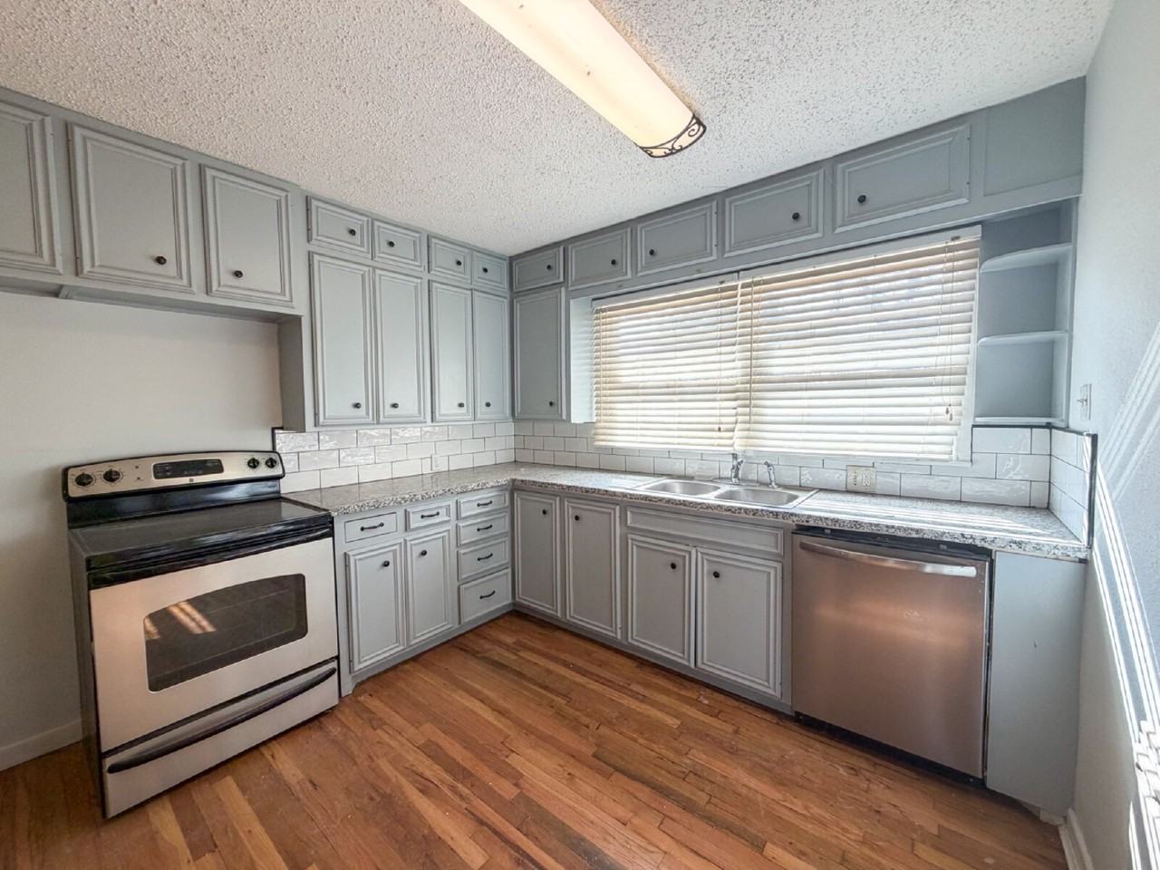 3415 35th St - Photo 6 of 11