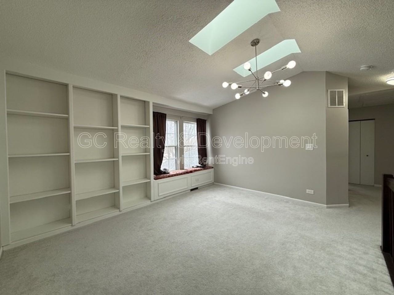 1121 Southbridge Ln - Photo 4 of 17