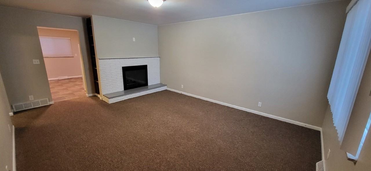 205 Scott Ave Apt A - Photo 2 of 9