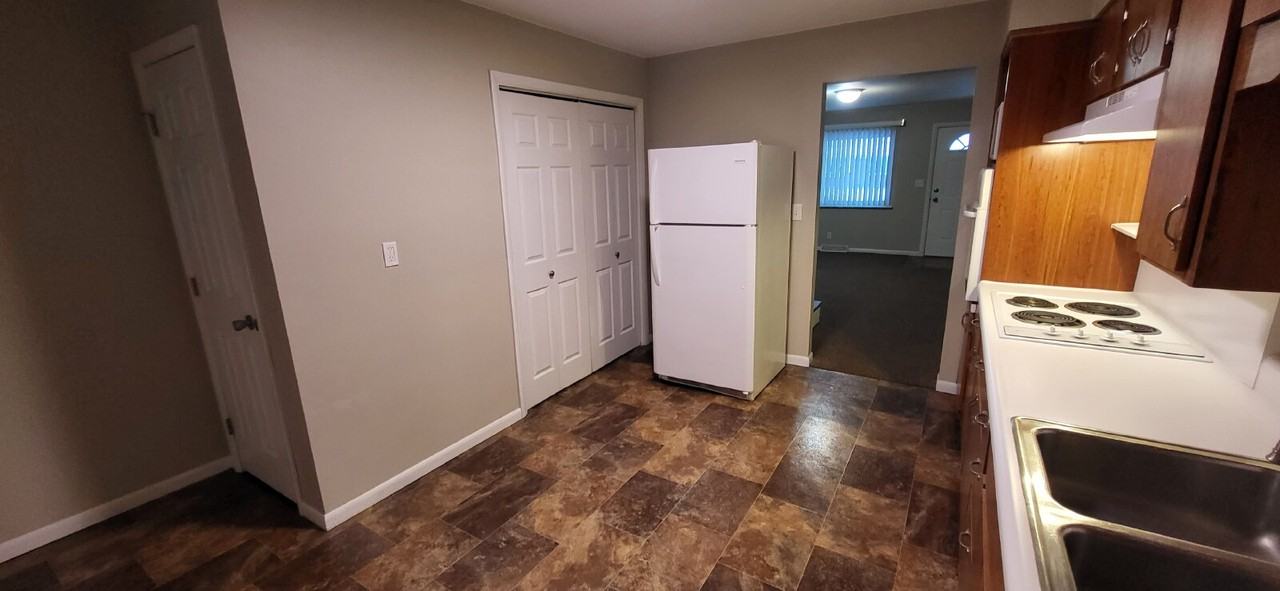 205 Scott Ave Apt A - Photo 3 of 9