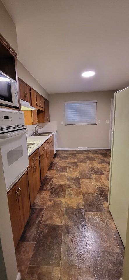 205 Scott Ave Apt A - Photo 4 of 9