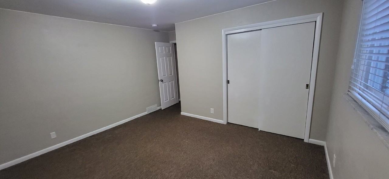 205 Scott Ave Apt A - Photo 7 of 9