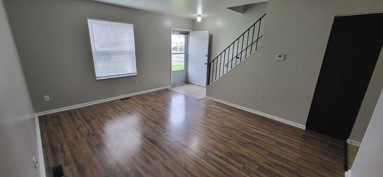 460 Heather St - Photo 2 of 13