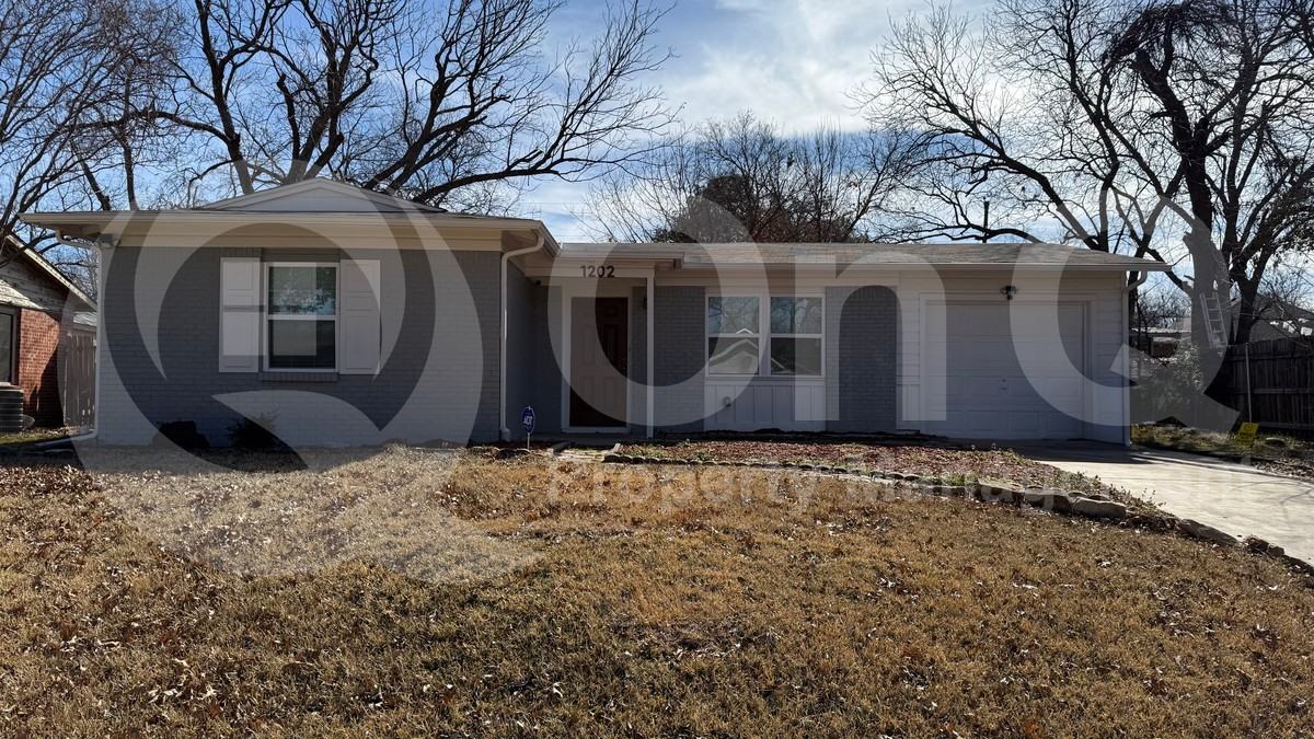 1202 Valley View Dr - Photo 2 of 5