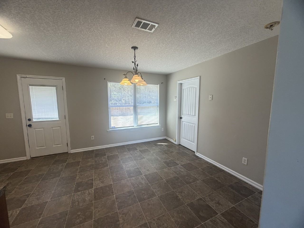 119 Winchester Way Se - Photo 3 of 15