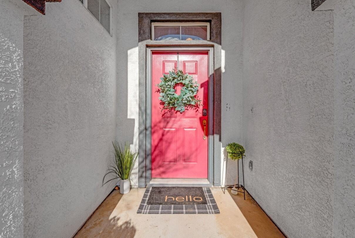 9904 Prairie Dunes Way - Photo 4 of 37