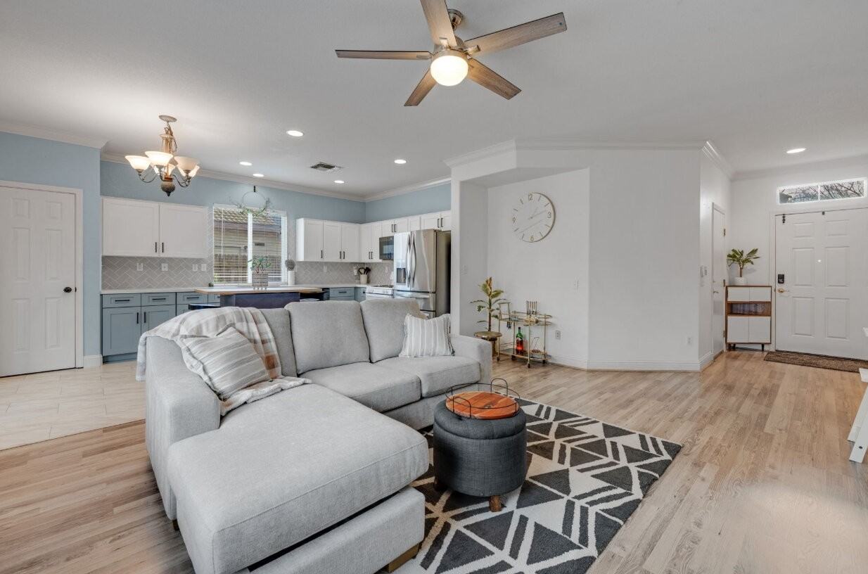 9904 Prairie Dunes Way - Photo 7 of 37