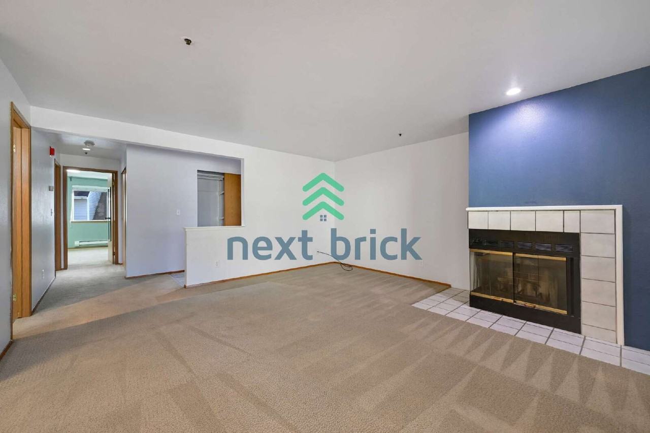 1626 Grant Ave S - Photo 2 of 17