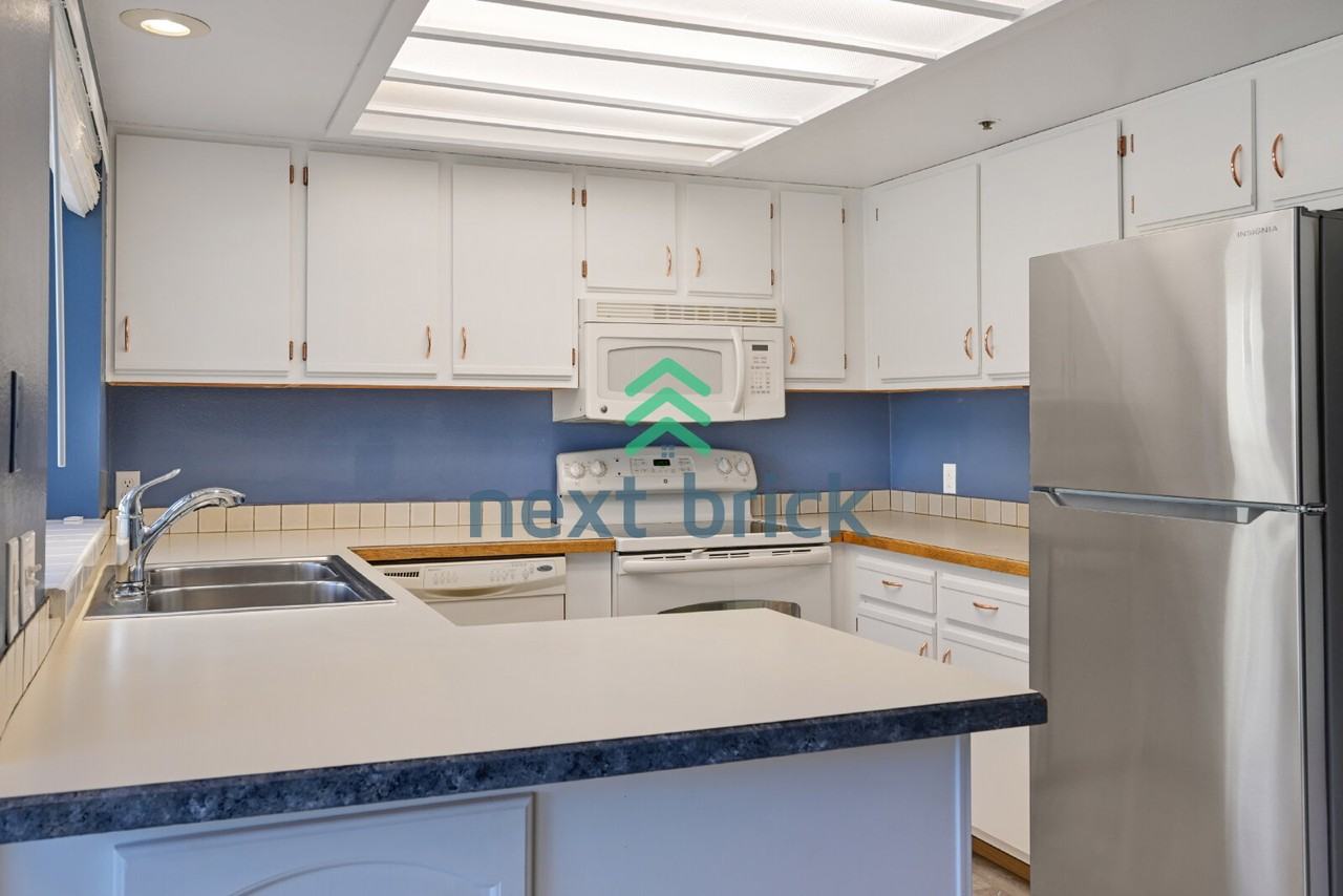 1626 Grant Ave S - Photo 4 of 17