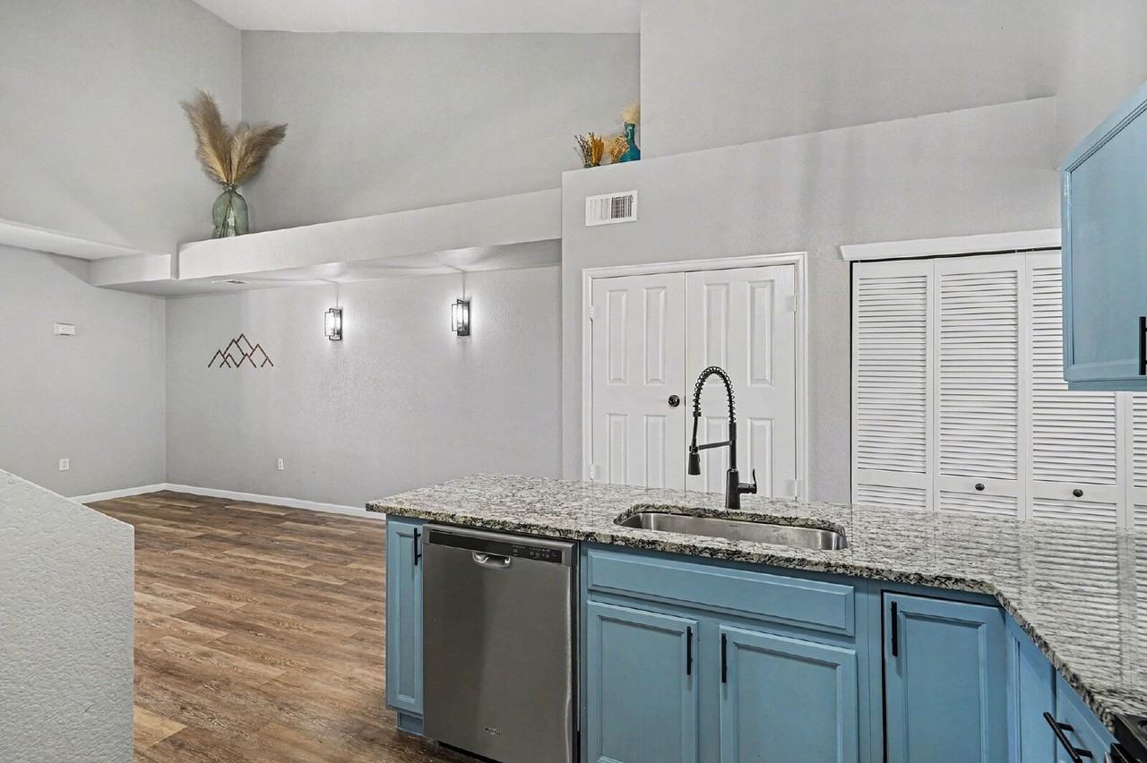 2940 W Centennial Dr #D - Photo 4 of 10