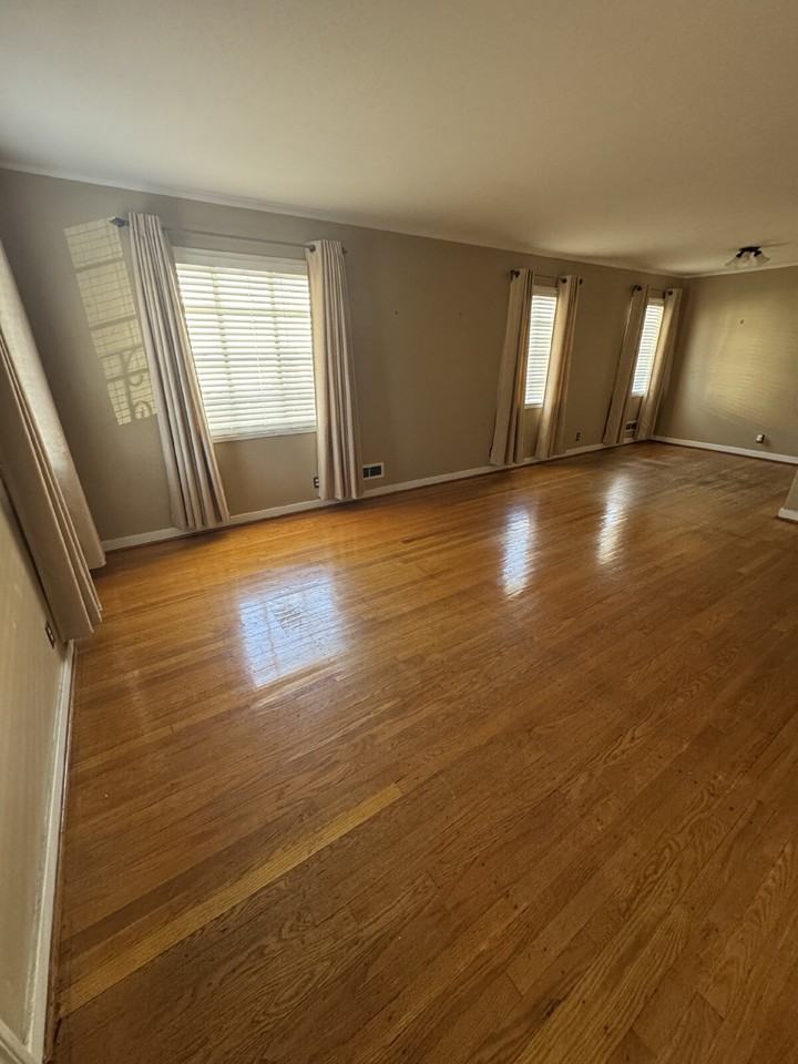 9705 Red Lane Dr - Photo 3 of 13