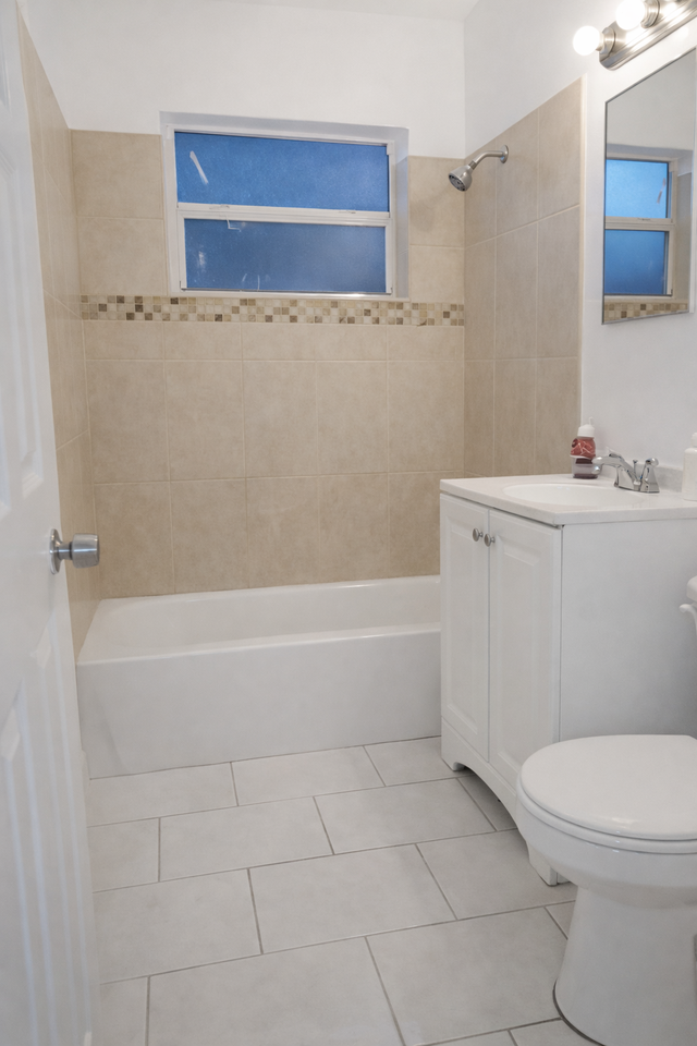 2512 Nw 9th Ct - Photo 2 of 6