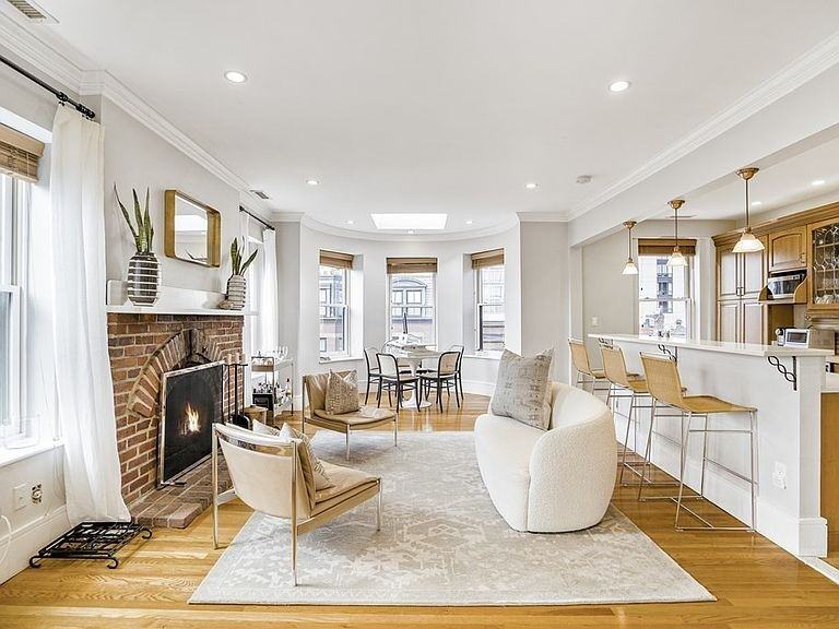 94 Saint Botolph St - Photo 6 of 25