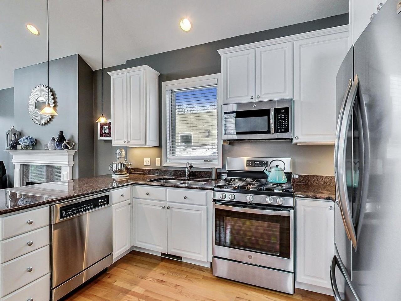 3027 N Racine Ave - Photo 2 of 22