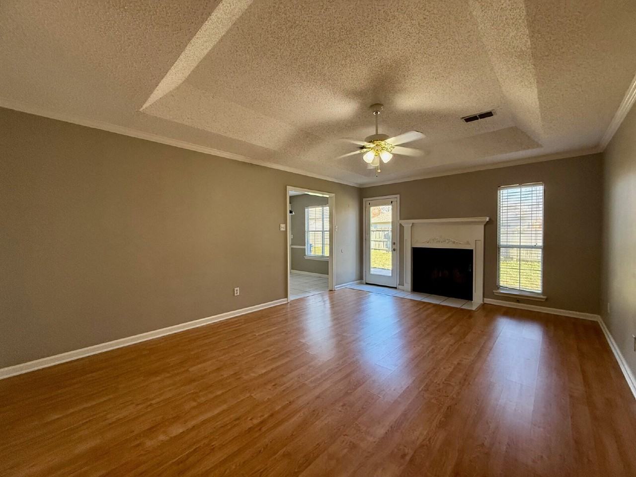 24 Winchester Ct - Photo 3 of 17