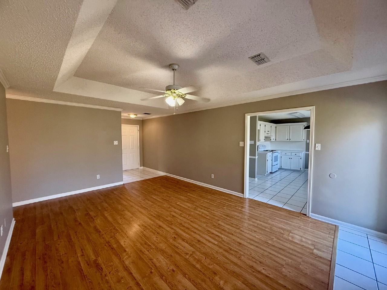 24 Winchester Ct - Photo 5 of 17