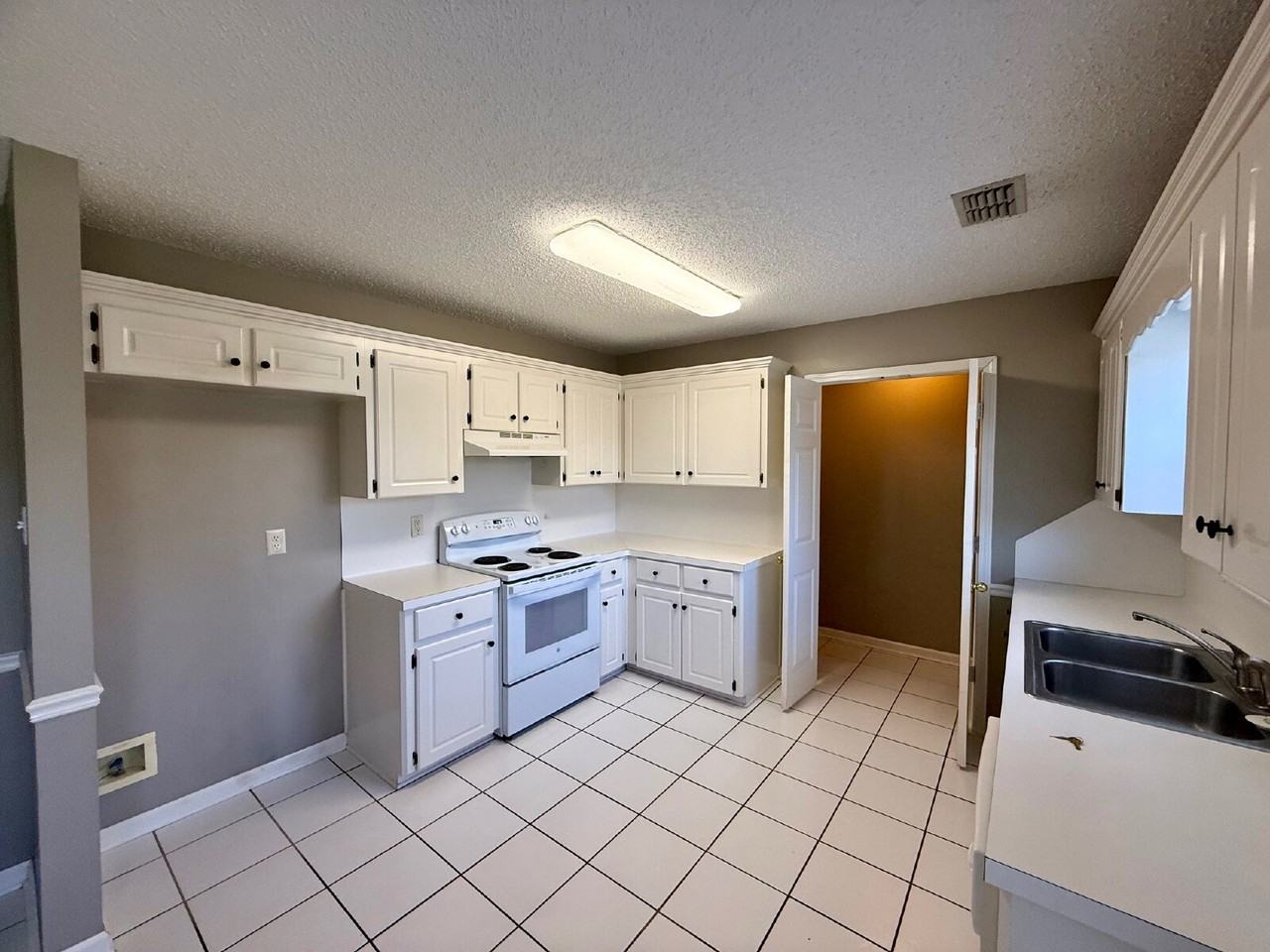 24 Winchester Ct - Photo 6 of 17