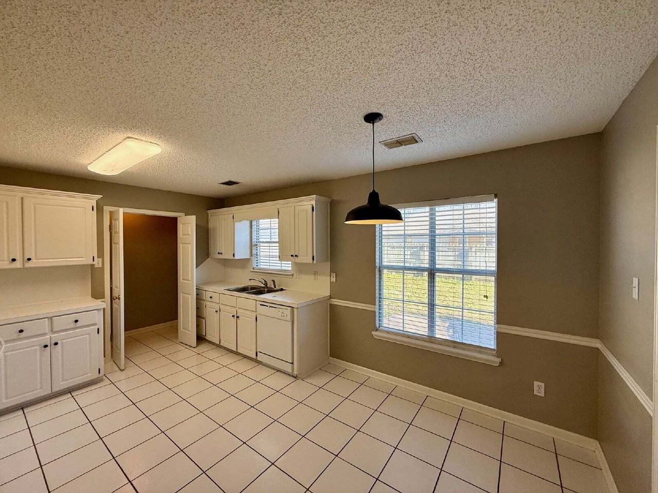 24 Winchester Ct - Photo 7 of 17