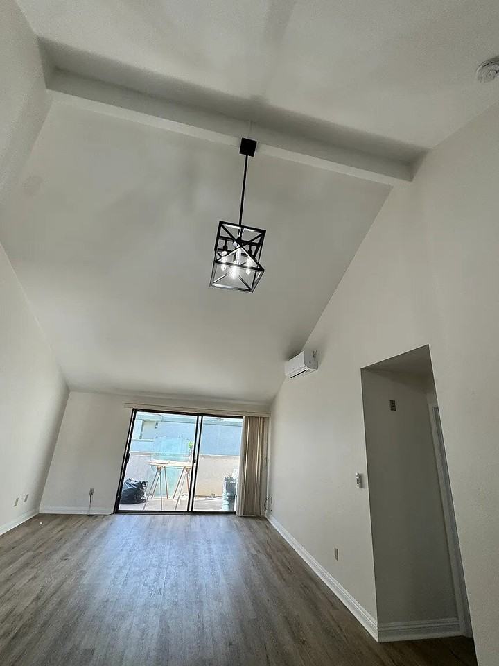 1608 Frost Ln - Photo 2 of 15