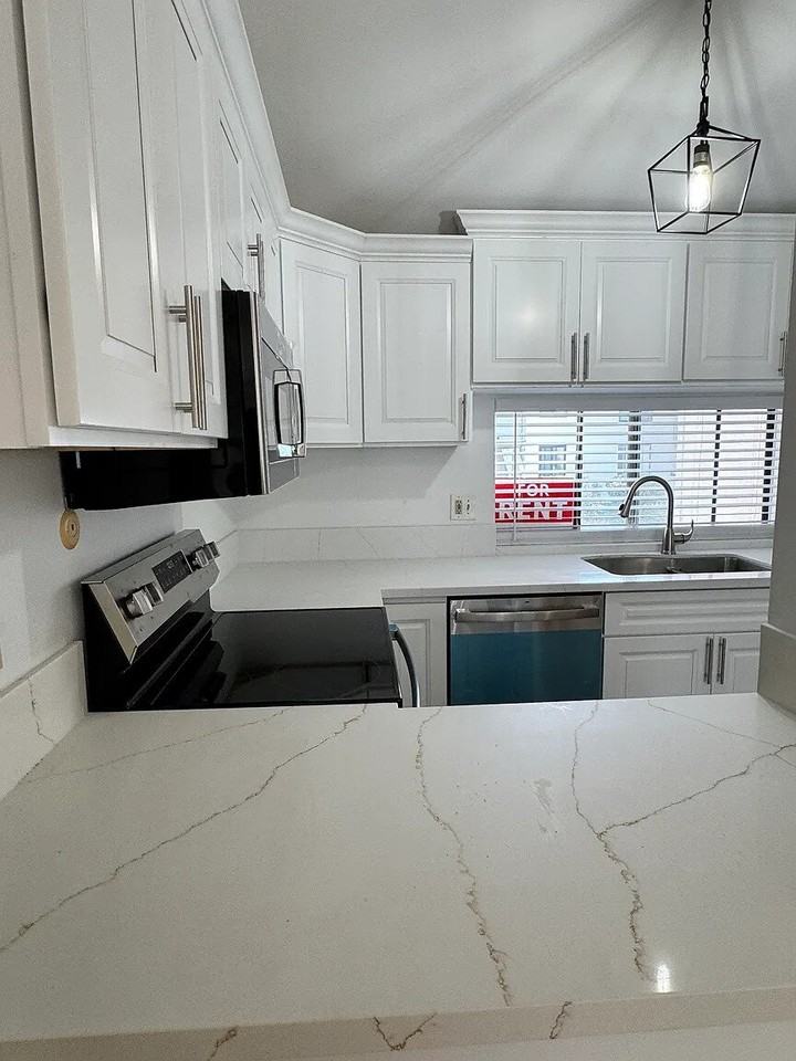 1608 Frost Ln - Photo 5 of 15