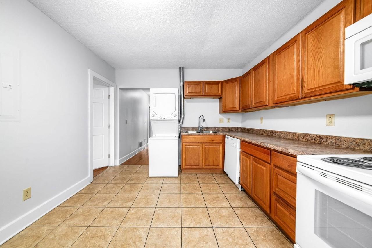 1378 1/2 Indianola Ave - Photo 4 of 22