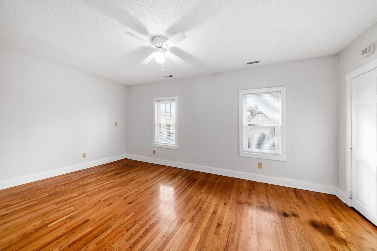 1378 1/2 Indianola Ave - Photo 5 of 22